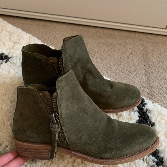 Booties - Picture 3 of 4